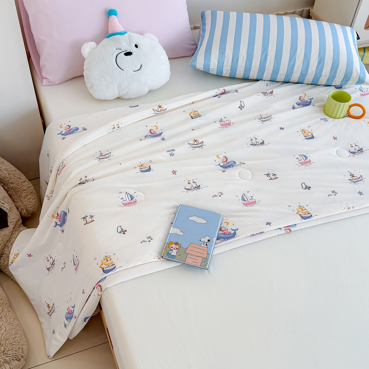 91家纺网 家纺一手货源 找家纺 芯恋家居 2026年新款小冰川凉感夏被冰皮凉感印花夏被凉感丝夏被（四周踩棉工艺） 鲸梦帆行