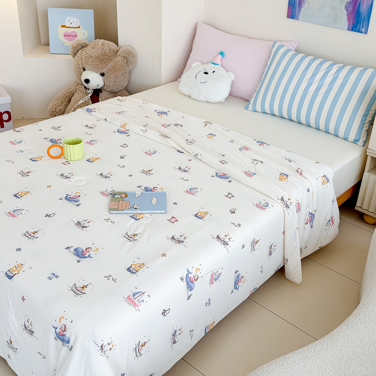 91家纺网 家纺一手货源 找家纺 芯恋家居 2026年新款小冰川凉感夏被冰皮凉感印花夏被凉感丝夏被（四周踩棉工艺） 鲸梦帆行