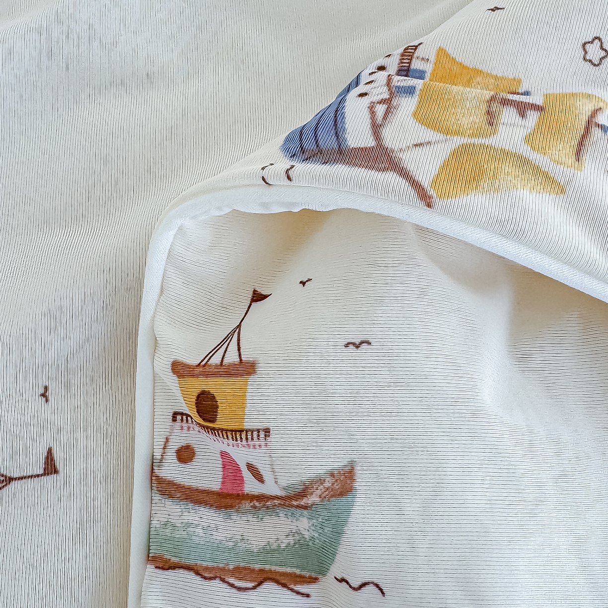 91家纺网 家纺一手货源 找家纺 芯恋家居 2026年新款小冰川凉感夏被冰皮凉感印花夏被凉感丝夏被（四周踩棉工艺） 鲸梦帆行