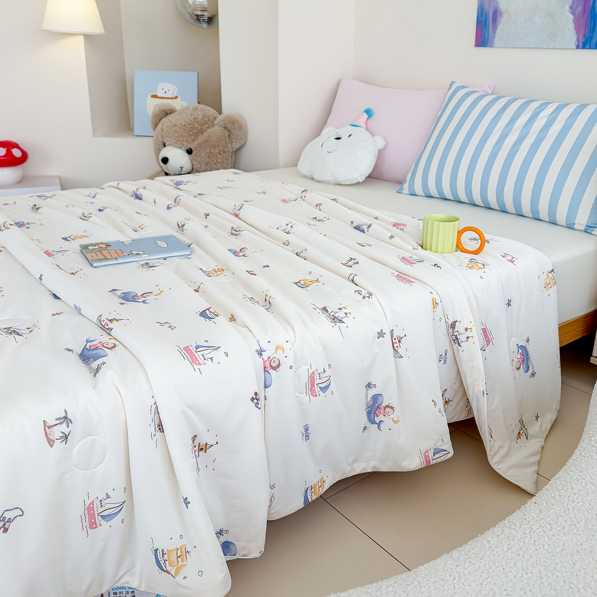 91家纺网 家纺一手货源 找家纺 芯恋家居 2026年新款小冰川凉感夏被冰皮凉感印花夏被凉感丝夏被（四周踩棉工艺） 鲸梦帆行