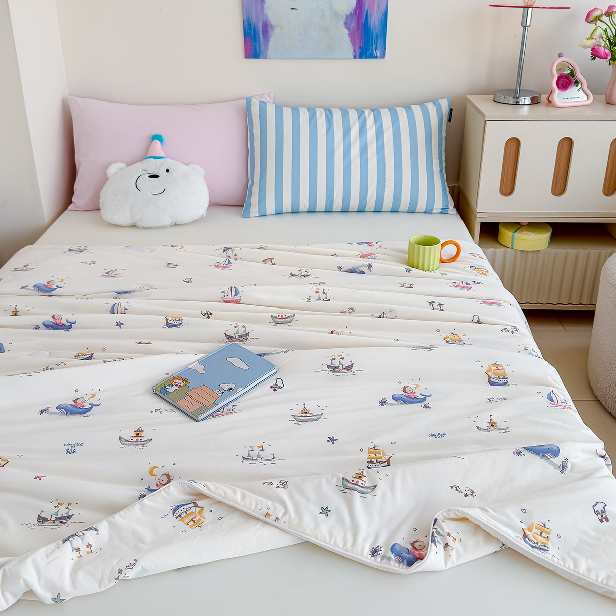 91家纺网 家纺一手货源 找家纺 芯恋家居 2026年新款小冰川凉感夏被冰皮凉感印花夏被凉感丝夏被（四周踩棉工艺） 鲸梦帆行