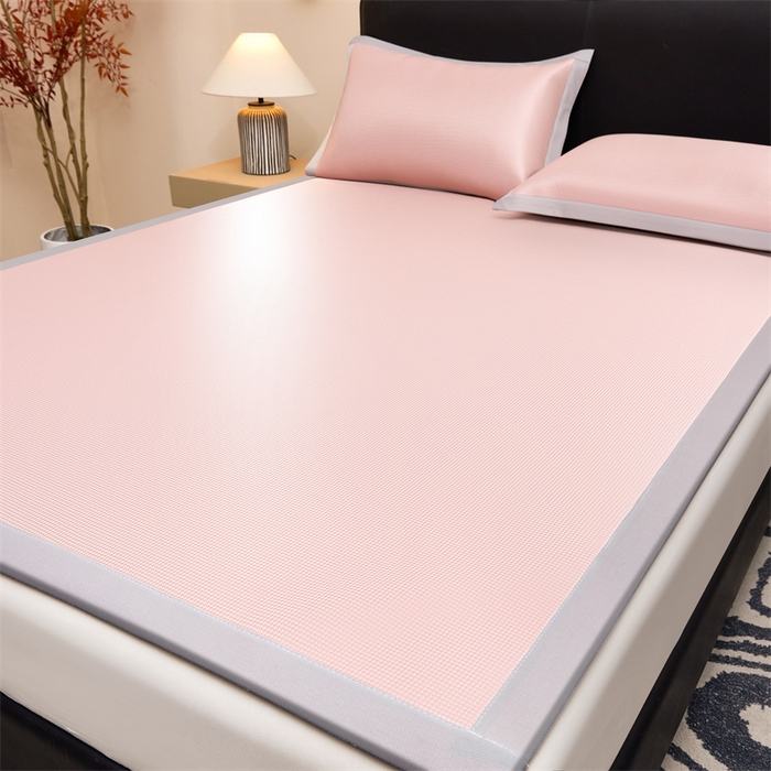 91家纺网 家纺一手货源 找家纺 雯豆家纺 2026春夏新款碳光冰丝席子三件套加厚三明治冰丝软席平铺席凉席席子 组合图仅供展示不可下单