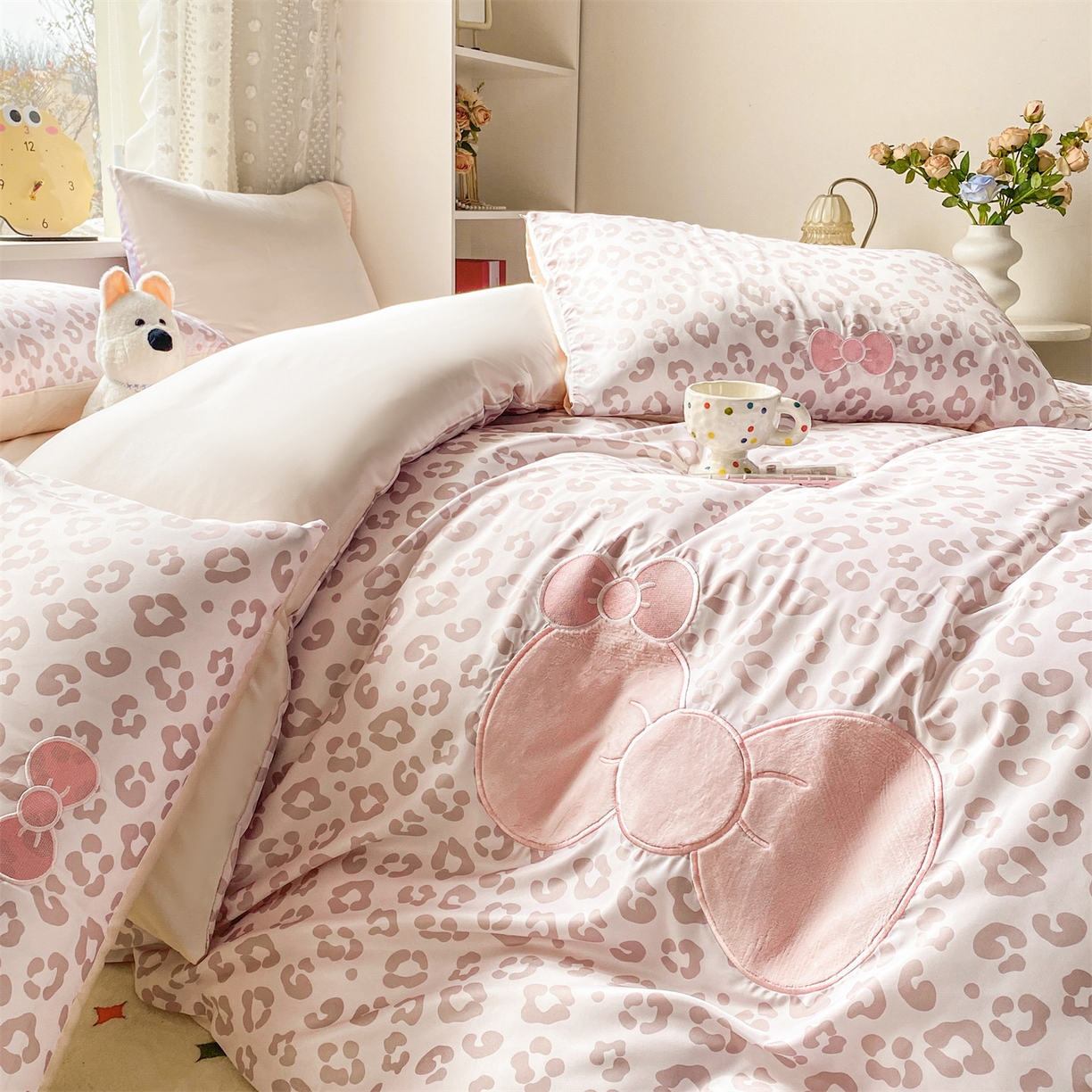 91家纺网 家纺一手货源 找家纺 优贝家纺 2026新款水洗真丝天丝专版贴布绣四件套 蝴蝶结