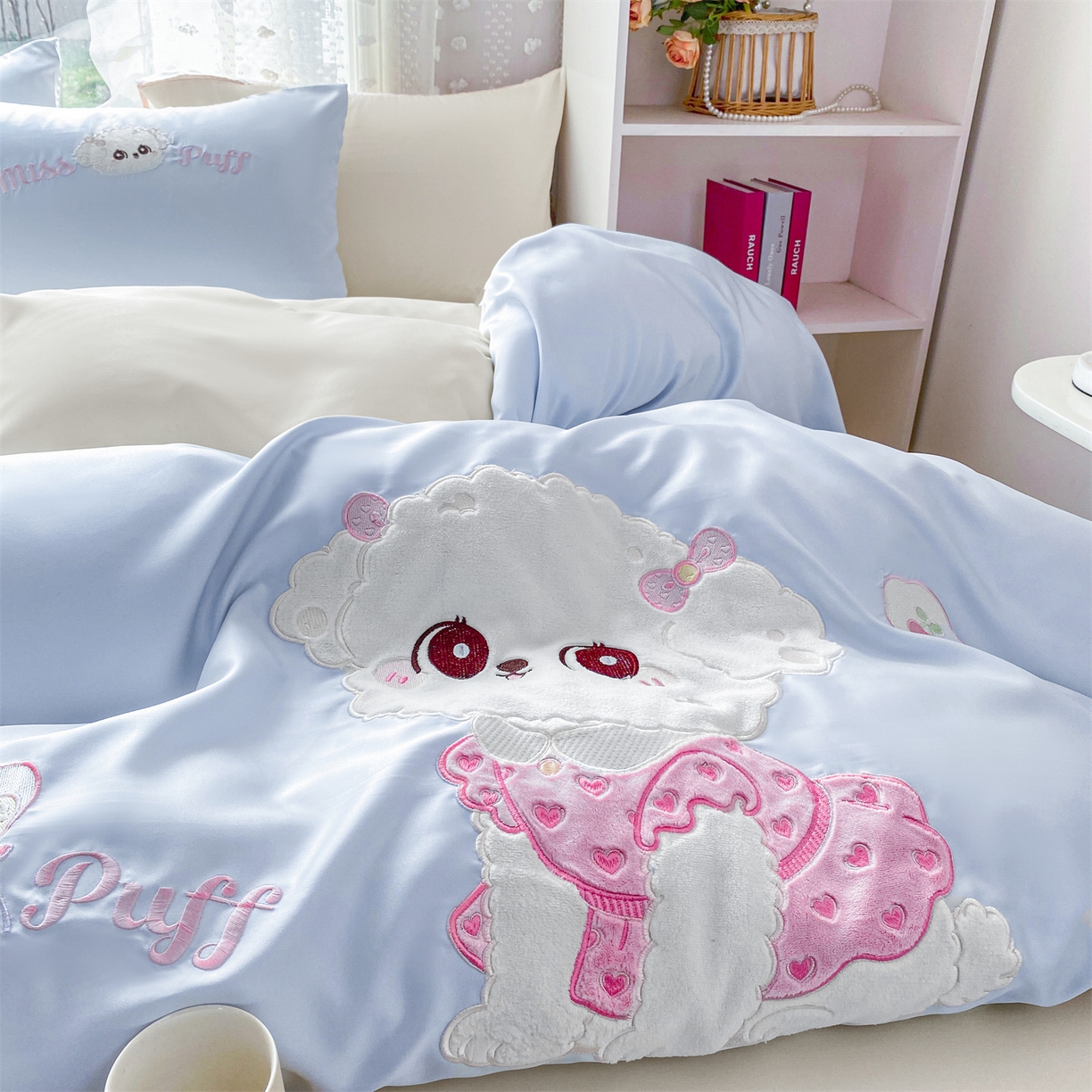 91家纺网 家纺一手货源 找家纺 优贝家纺 2026新款水洗真丝天丝专版贴布绣四件套 泡芙奶狗