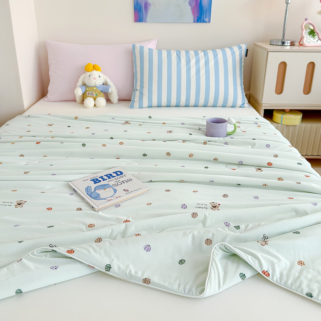 91家纺网 家纺一手货源 找家纺 芯恋家居 2026年新款小冰川凉感夏被冰皮凉感印花夏被凉感丝夏被（四周踩棉工艺） 可爱南瓜