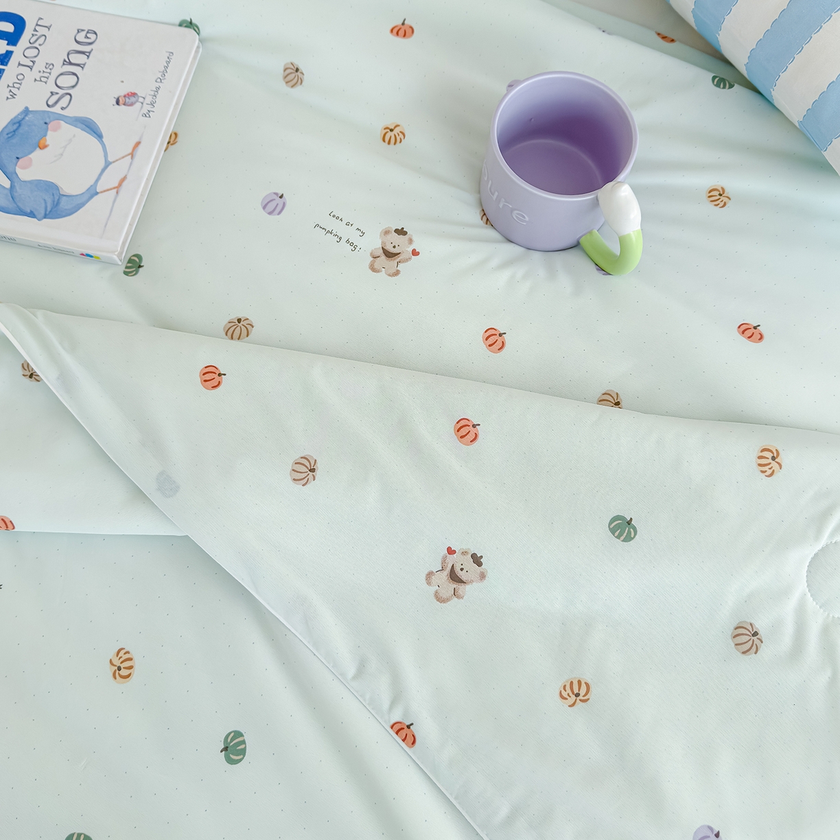 91家纺网 家纺一手货源 找家纺 芯恋家居 2026年新款小冰川凉感夏被冰皮凉感印花夏被凉感丝夏被（四周踩棉工艺） 可爱南瓜