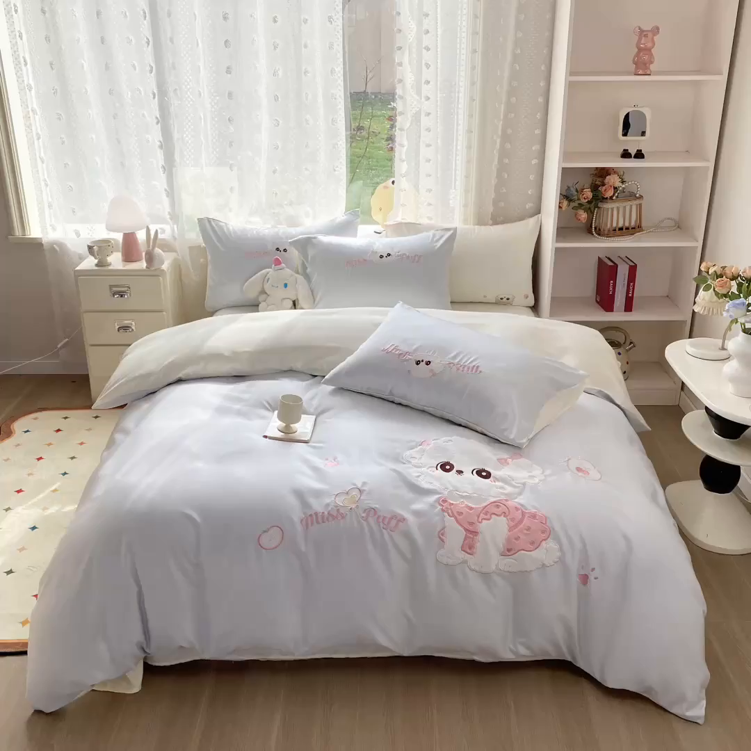 91家纺网 家纺一手货源 找家纺 优贝家纺 2026新款水洗真丝天丝专版贴布绣四件套 泡芙奶狗