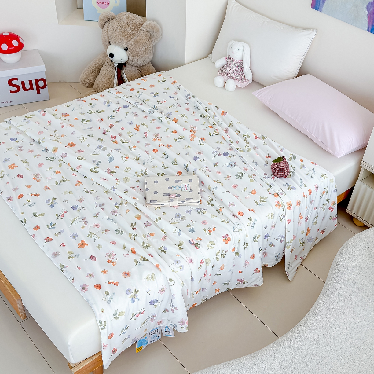 91家纺网 家纺一手货源 找家纺 芯恋家居 2026年新款小冰川凉感夏被冰皮凉感印花夏被凉感丝夏被（四周踩棉工艺） 梨落繁花