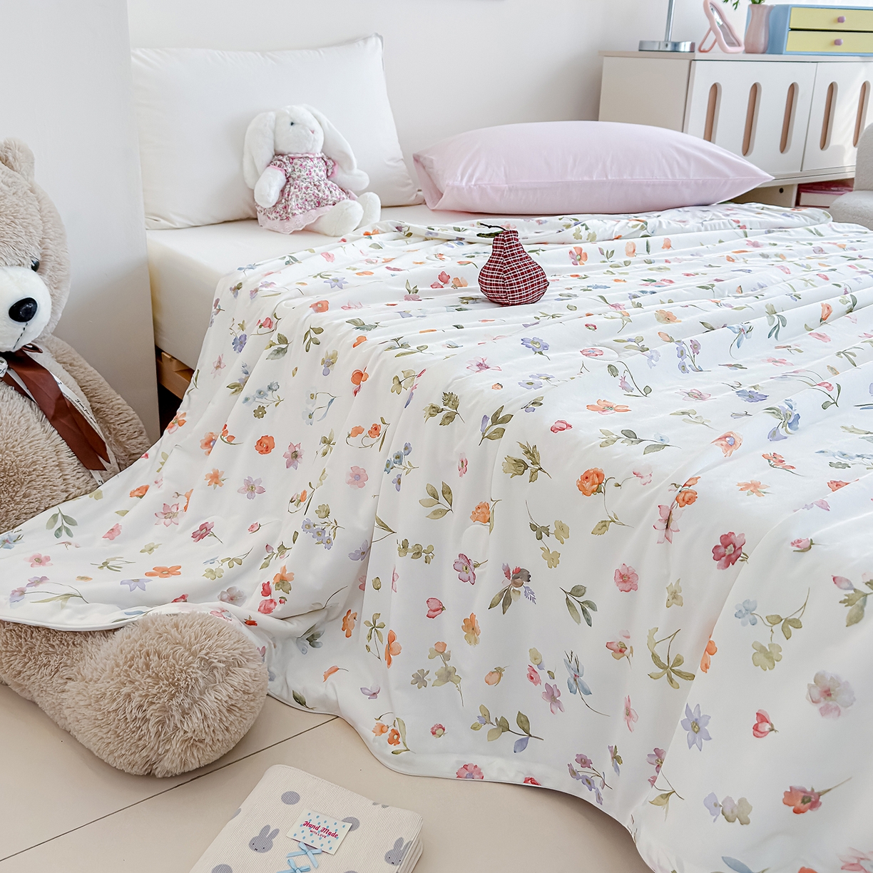 91家纺网 家纺一手货源 找家纺 芯恋家居 2026年新款小冰川凉感夏被冰皮凉感印花夏被凉感丝夏被（四周踩棉工艺） 梨落繁花