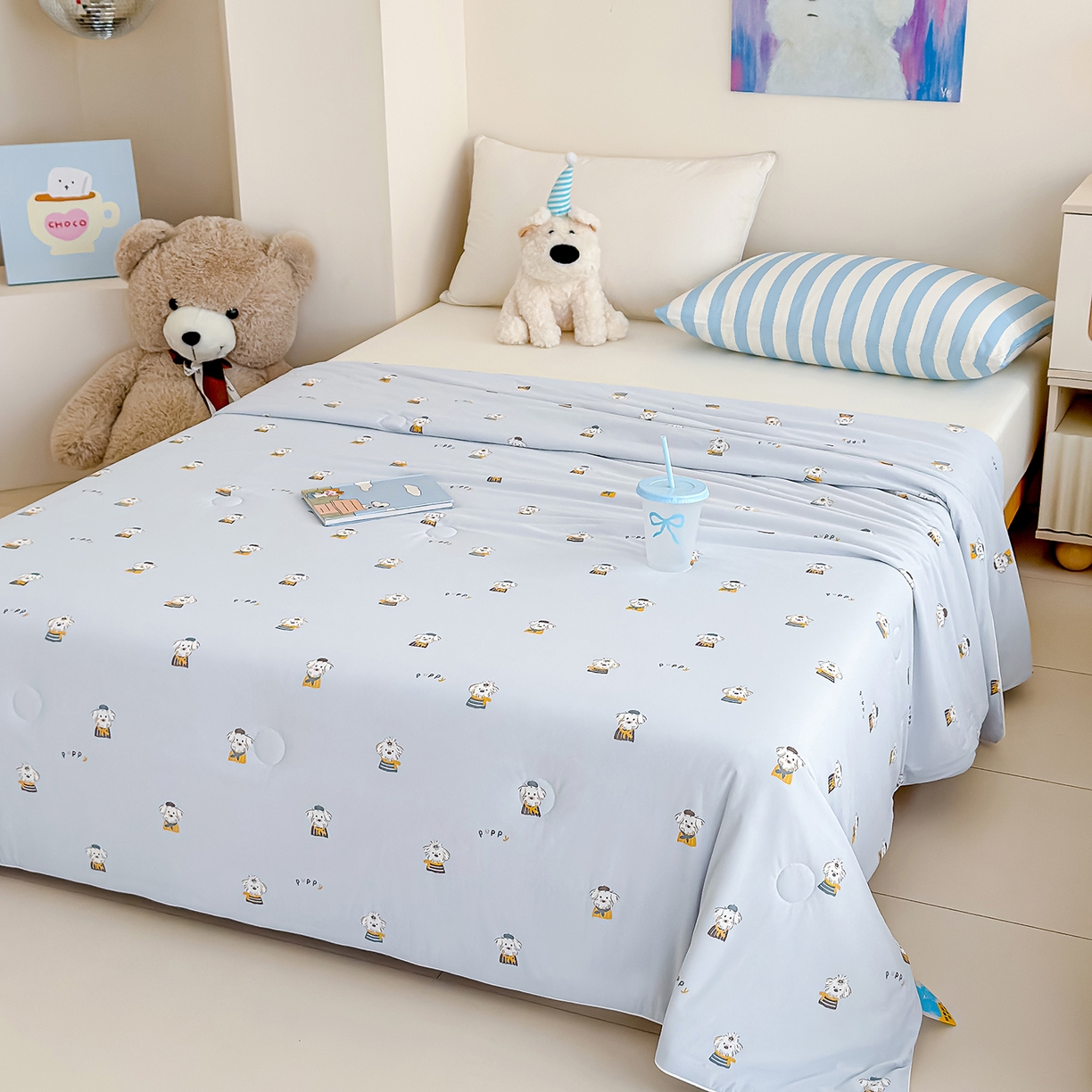 91家纺网 家纺一手货源 找家纺 芯恋家居 2026年新款小冰川凉感夏被冰皮凉感印花夏被凉感丝夏被（四周踩棉工艺） 萌趣小狗