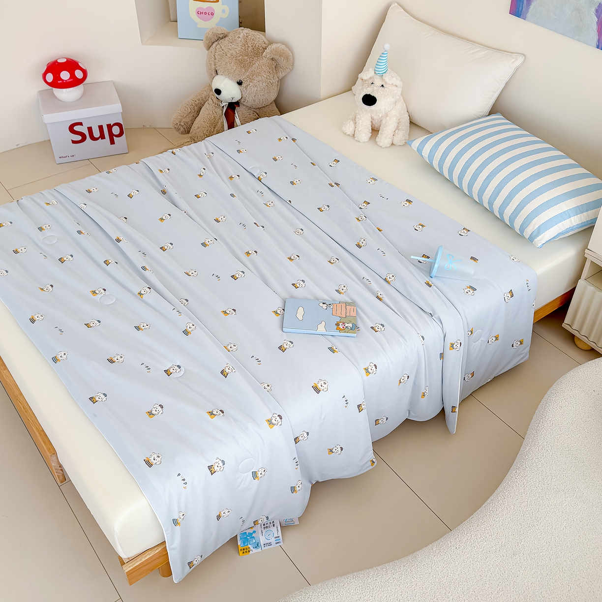 91家纺网 家纺一手货源 找家纺 芯恋家居 2026年新款小冰川凉感夏被冰皮凉感印花夏被凉感丝夏被（四周踩棉工艺） 萌趣小狗