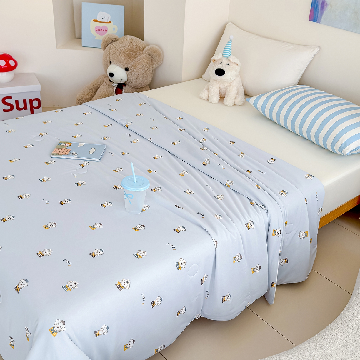 91家纺网 家纺一手货源 找家纺 芯恋家居 2026年新款小冰川凉感夏被冰皮凉感印花夏被凉感丝夏被（四周踩棉工艺） 萌趣小狗