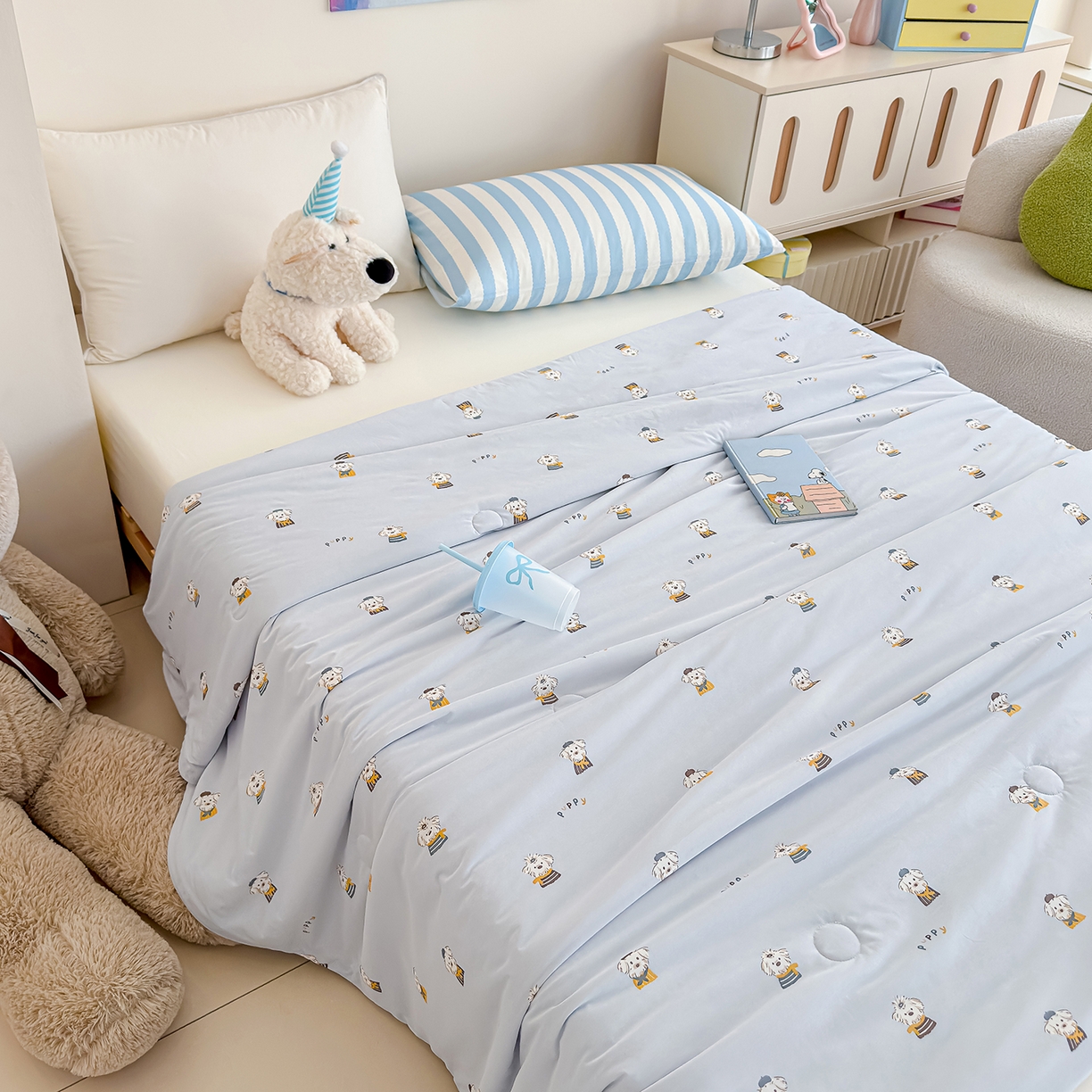 91家纺网 家纺一手货源 找家纺 芯恋家居 2026年新款小冰川凉感夏被冰皮凉感印花夏被凉感丝夏被（四周踩棉工艺） 萌趣小狗