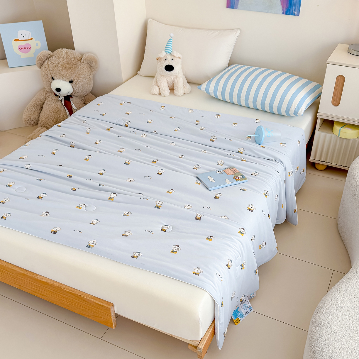 91家纺网 家纺一手货源 找家纺 芯恋家居 2026年新款小冰川凉感夏被冰皮凉感印花夏被凉感丝夏被（四周踩棉工艺） 萌趣小狗