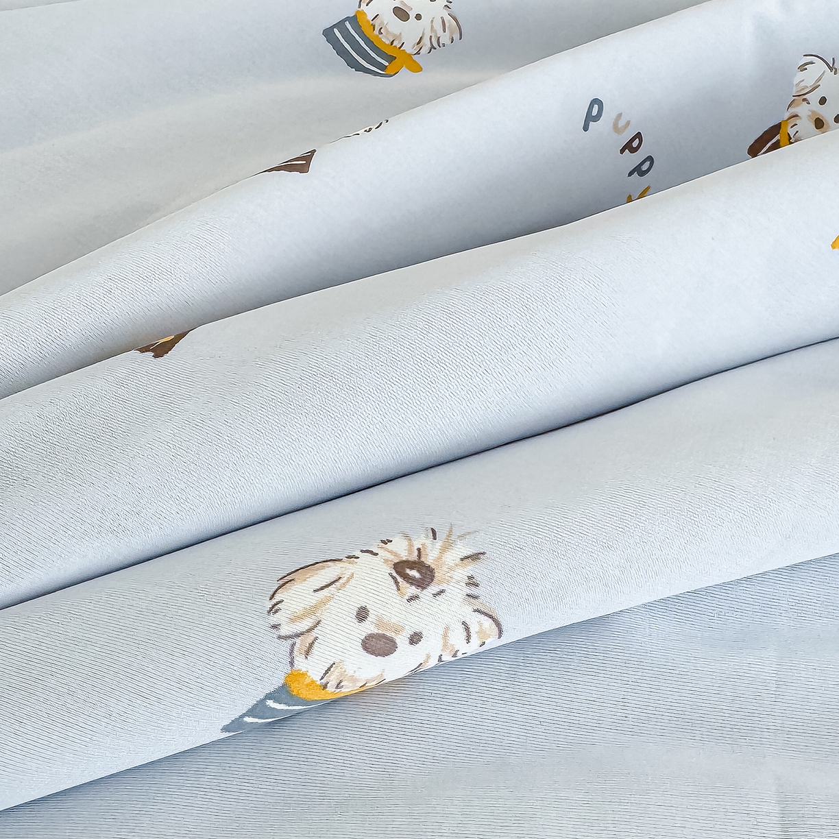 91家纺网 家纺一手货源 找家纺 芯恋家居 2026年新款小冰川凉感夏被冰皮凉感印花夏被凉感丝夏被（四周踩棉工艺） 萌趣小狗