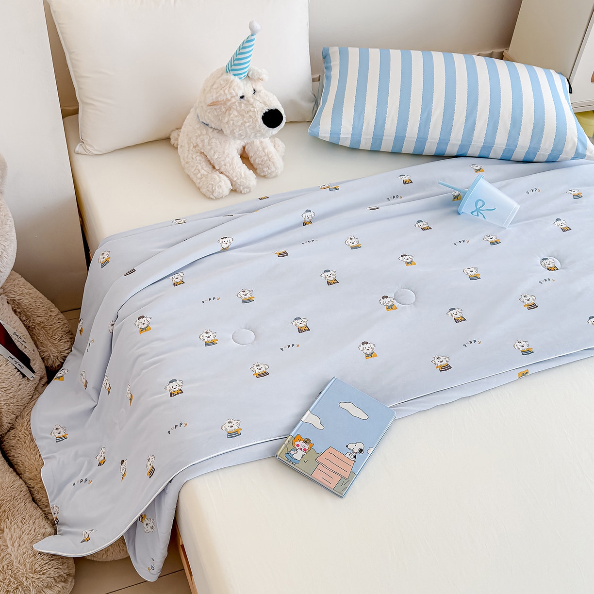 91家纺网 家纺一手货源 找家纺 芯恋家居 2026年新款小冰川凉感夏被冰皮凉感印花夏被凉感丝夏被（四周踩棉工艺） 萌趣小狗