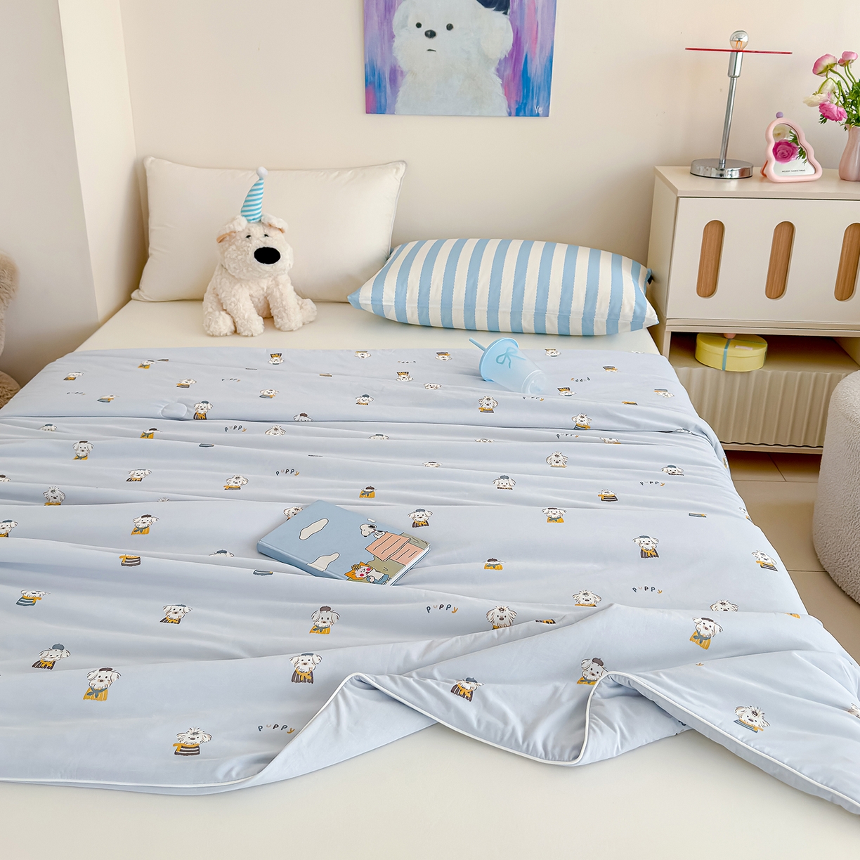 91家纺网 家纺一手货源 找家纺 芯恋家居 2026年新款小冰川凉感夏被冰皮凉感印花夏被凉感丝夏被（四周踩棉工艺） 萌趣小狗