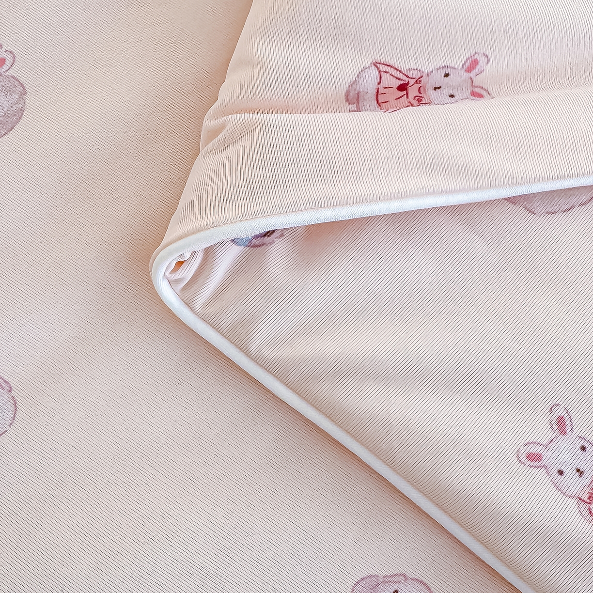 91家纺网 家纺一手货源 找家纺 芯恋家居 2026年新款小冰川凉感夏被冰皮凉感印花夏被凉感丝夏被（四周踩棉工艺） 奶兔乐园