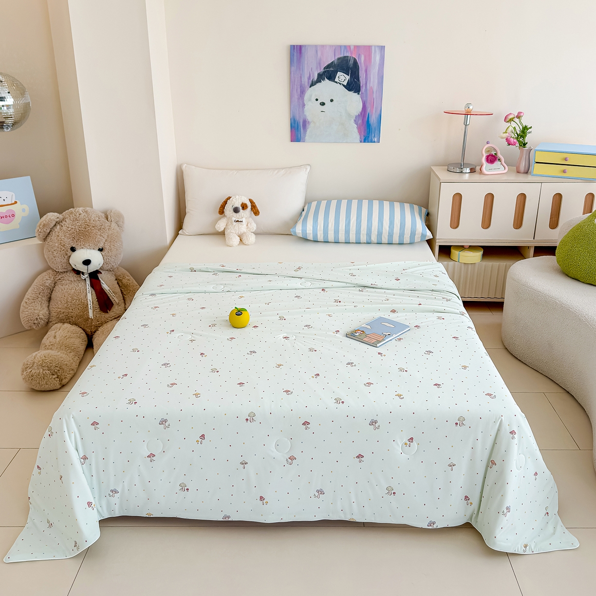 91家纺网 家纺一手货源 找家纺 芯恋家居 2026年新款小冰川凉感夏被冰皮凉感印花夏被凉感丝夏被（四周踩棉工艺） 轻野蘑菇