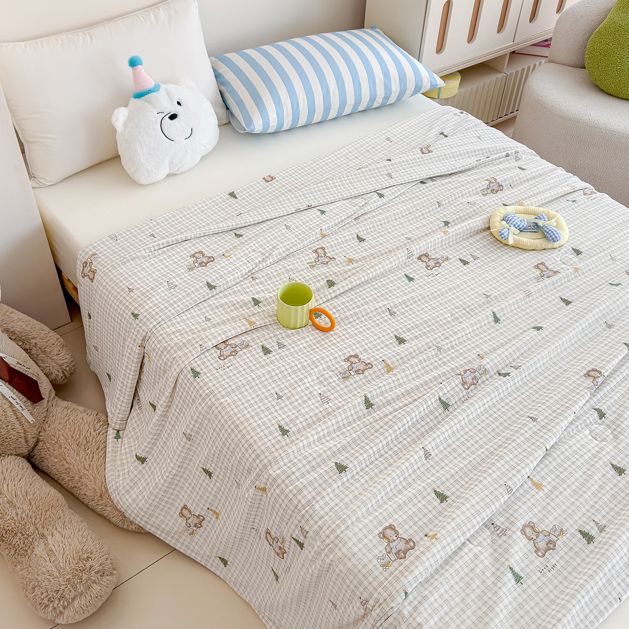 91家纺网 家纺一手货源 找家纺 芯恋家居 2026年新款小冰川凉感夏被冰皮凉感印花夏被凉感丝夏被（四周踩棉工艺） 森林小熊