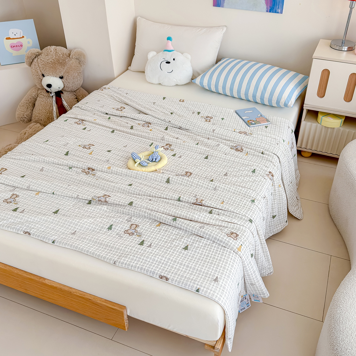 91家纺网 家纺一手货源 找家纺 芯恋家居 2026年新款小冰川凉感夏被冰皮凉感印花夏被凉感丝夏被（四周踩棉工艺） 森林小熊