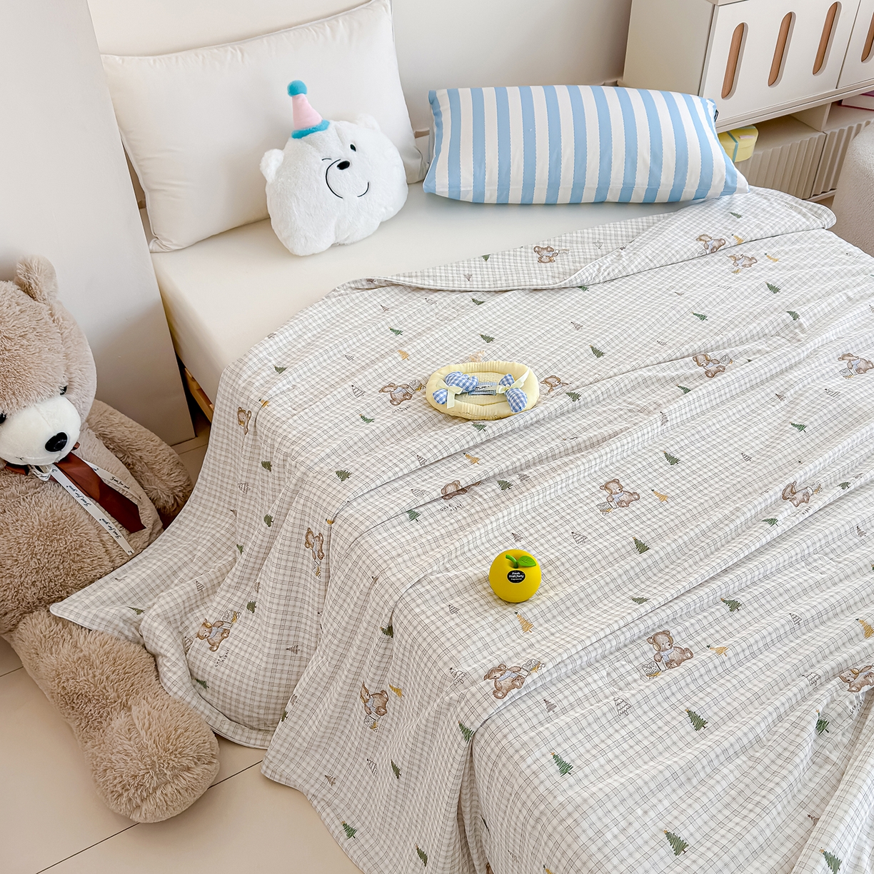 91家纺网 家纺一手货源 找家纺 芯恋家居 2026年新款小冰川凉感夏被冰皮凉感印花夏被凉感丝夏被（四周踩棉工艺） 森林小熊