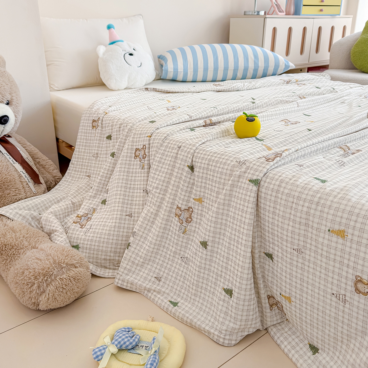 91家纺网 家纺一手货源 找家纺 芯恋家居 2026年新款小冰川凉感夏被冰皮凉感印花夏被凉感丝夏被（四周踩棉工艺） 森林小熊