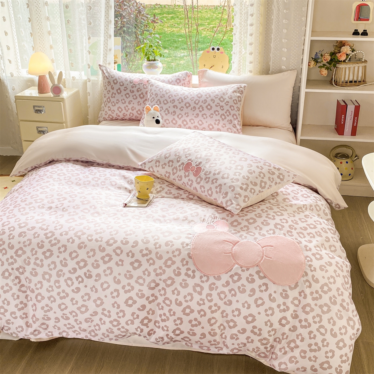 91家纺网 家纺一手货源 找家纺 绒棉世家 2026新款水洗真丝天丝专版贴布绣四件套 蝴蝶结