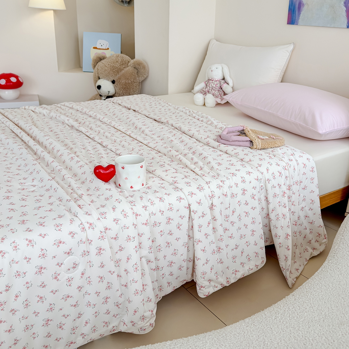 91家纺网 家纺一手货源 找家纺 芯恋家居 2026年新款小冰川凉感夏被冰皮凉感印花夏被凉感丝夏被（四周踩棉工艺） 素花轻语