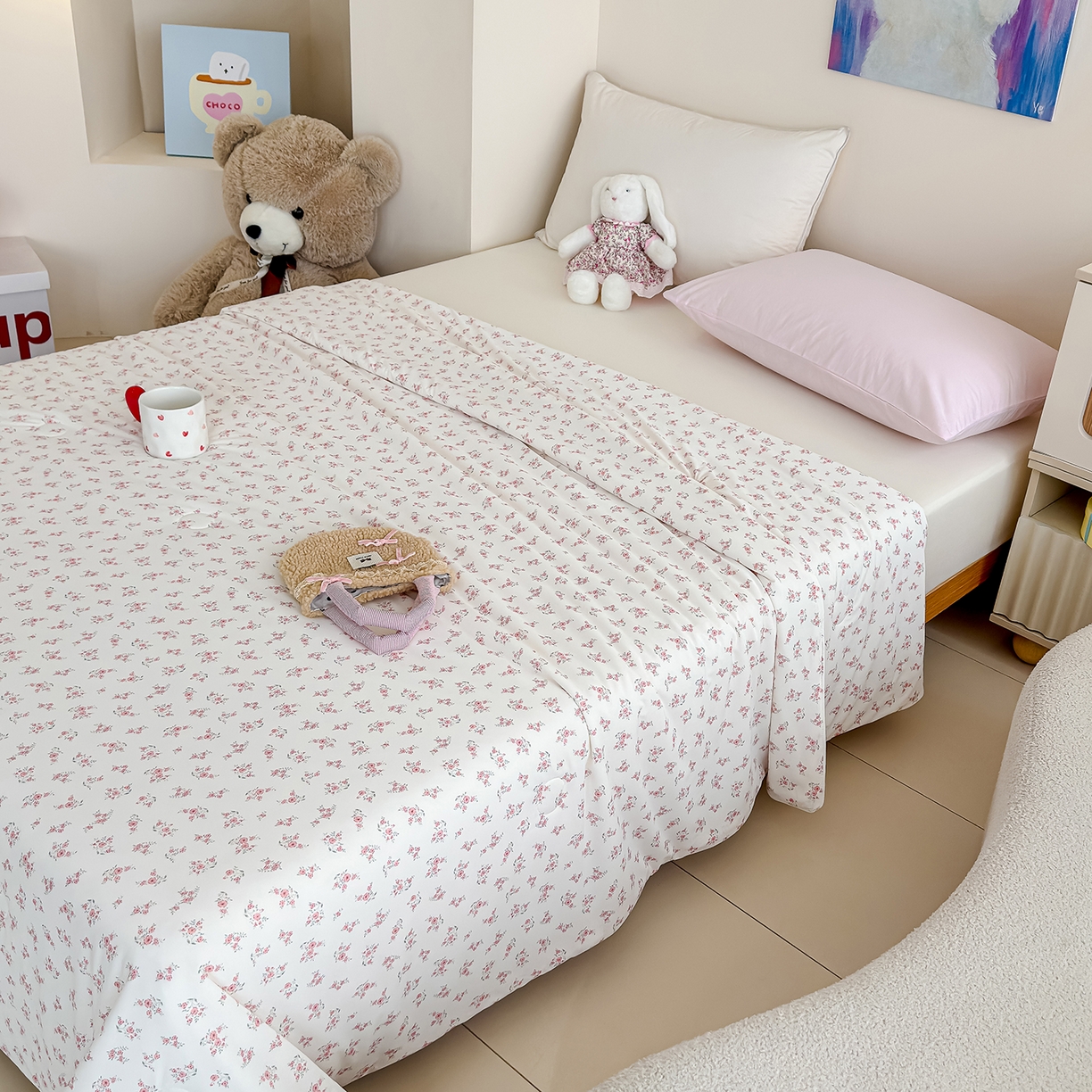 91家纺网 家纺一手货源 找家纺 芯恋家居 2026年新款小冰川凉感夏被冰皮凉感印花夏被凉感丝夏被（四周踩棉工艺） 素花轻语