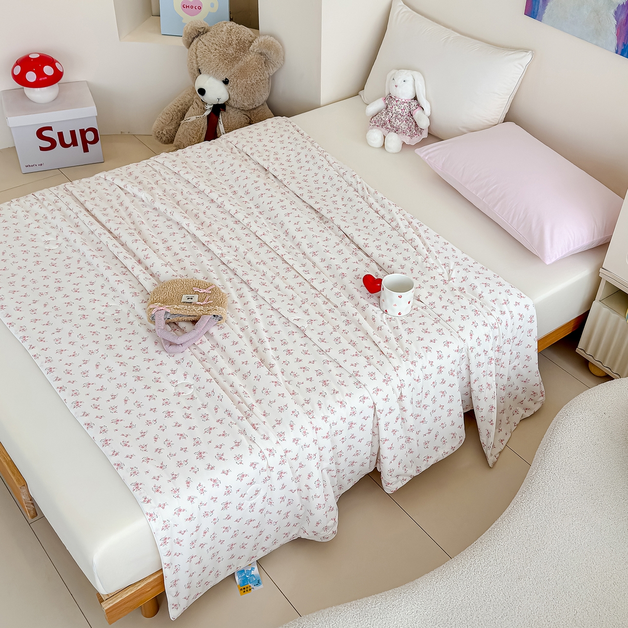 91家纺网 家纺一手货源 找家纺 芯恋家居 2026年新款小冰川凉感夏被冰皮凉感印花夏被凉感丝夏被（四周踩棉工艺） 素花轻语