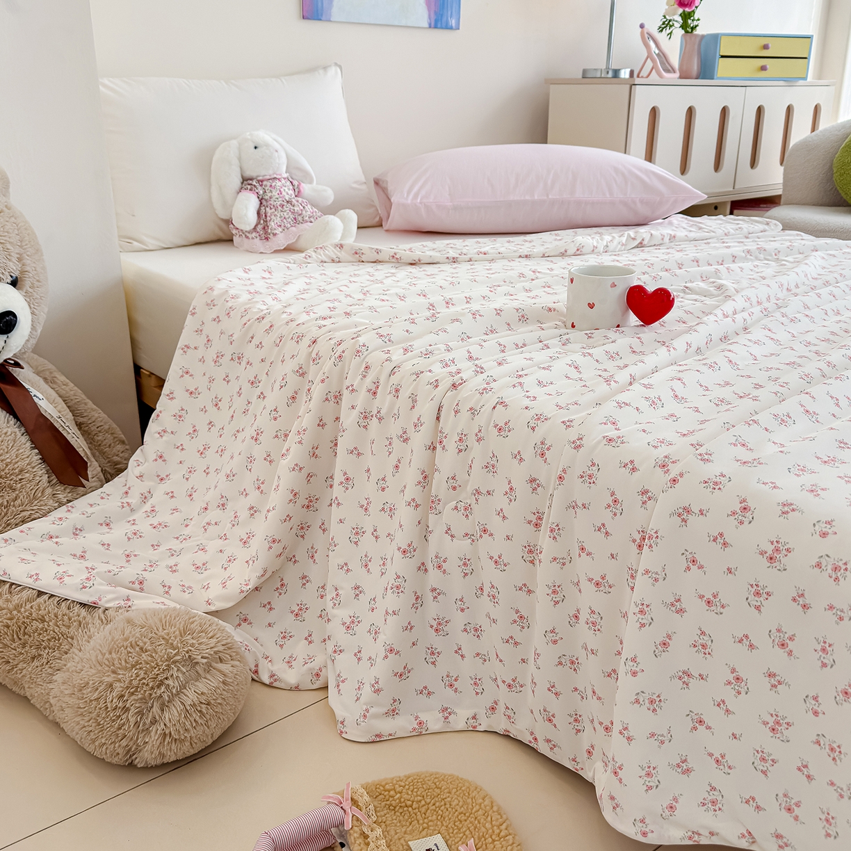 91家纺网 家纺一手货源 找家纺 芯恋家居 2026年新款小冰川凉感夏被冰皮凉感印花夏被凉感丝夏被（四周踩棉工艺） 素花轻语