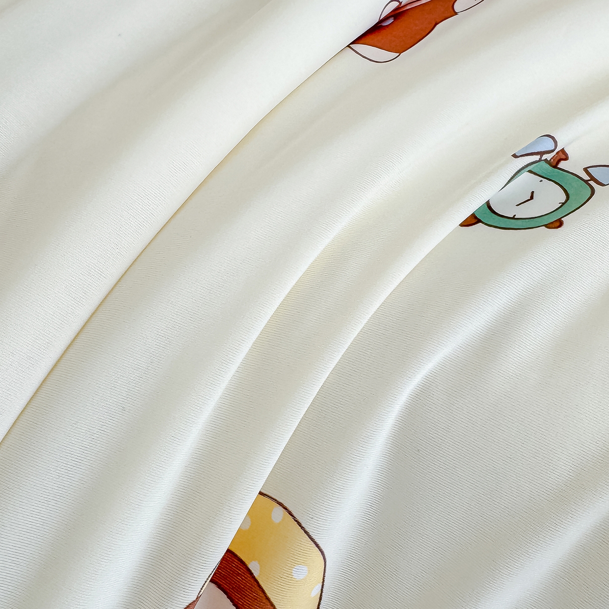 91家纺网 家纺一手货源 找家纺 芯恋家居 2026年新款小冰川凉感夏被冰皮凉感印花夏被凉感丝夏被（四周踩棉工艺） 甜梦星仔