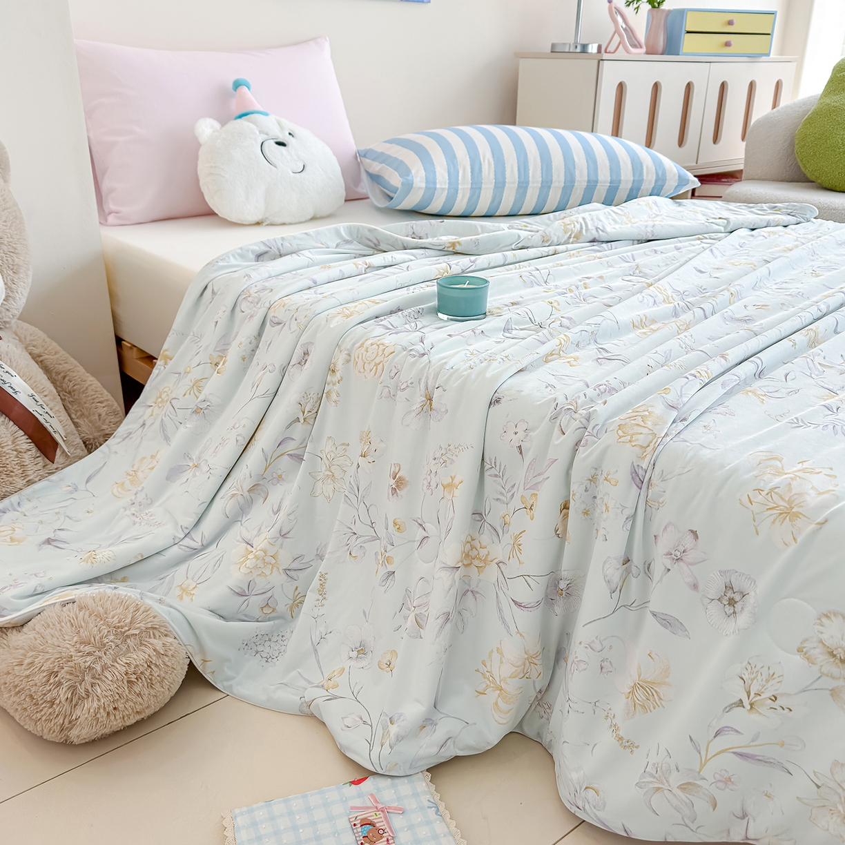 91家纺网 家纺一手货源 找家纺 芯恋家居 2026年新款小冰川凉感夏被冰皮凉感印花夏被凉感丝夏被（四周踩棉工艺） 雾里寻花