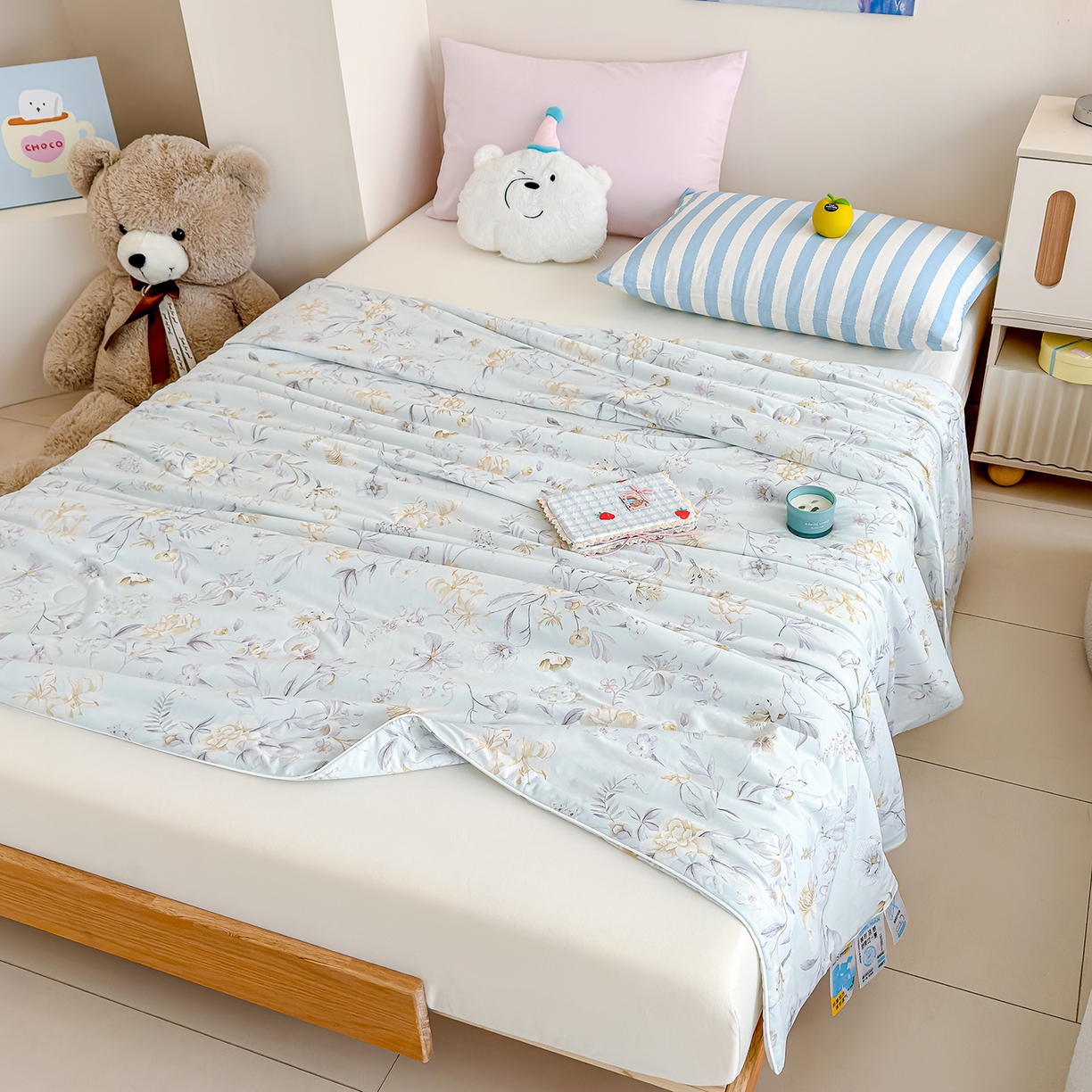 91家纺网 家纺一手货源 找家纺 芯恋家居 2026年新款小冰川凉感夏被冰皮凉感印花夏被凉感丝夏被（四周踩棉工艺） 雾里寻花