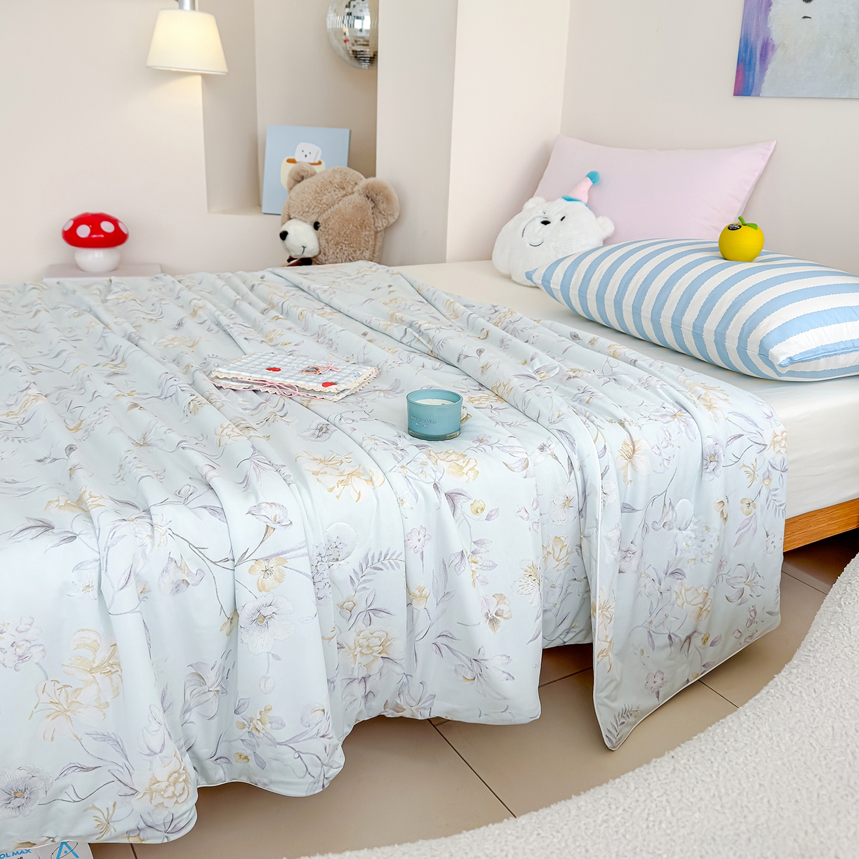 91家纺网 家纺一手货源 找家纺 芯恋家居 2026年新款小冰川凉感夏被冰皮凉感印花夏被凉感丝夏被（四周踩棉工艺） 雾里寻花