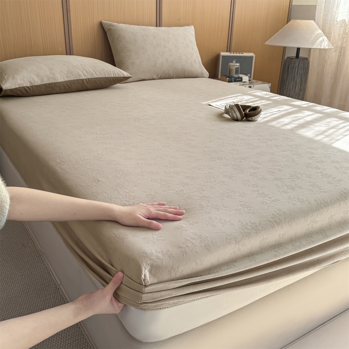 91家纺网 家纺一手货源 找家纺 灰鲸 2026新款全棉纯棉三层纱色织提花床笠单品床笠床笠单件 花影-可可奶咖