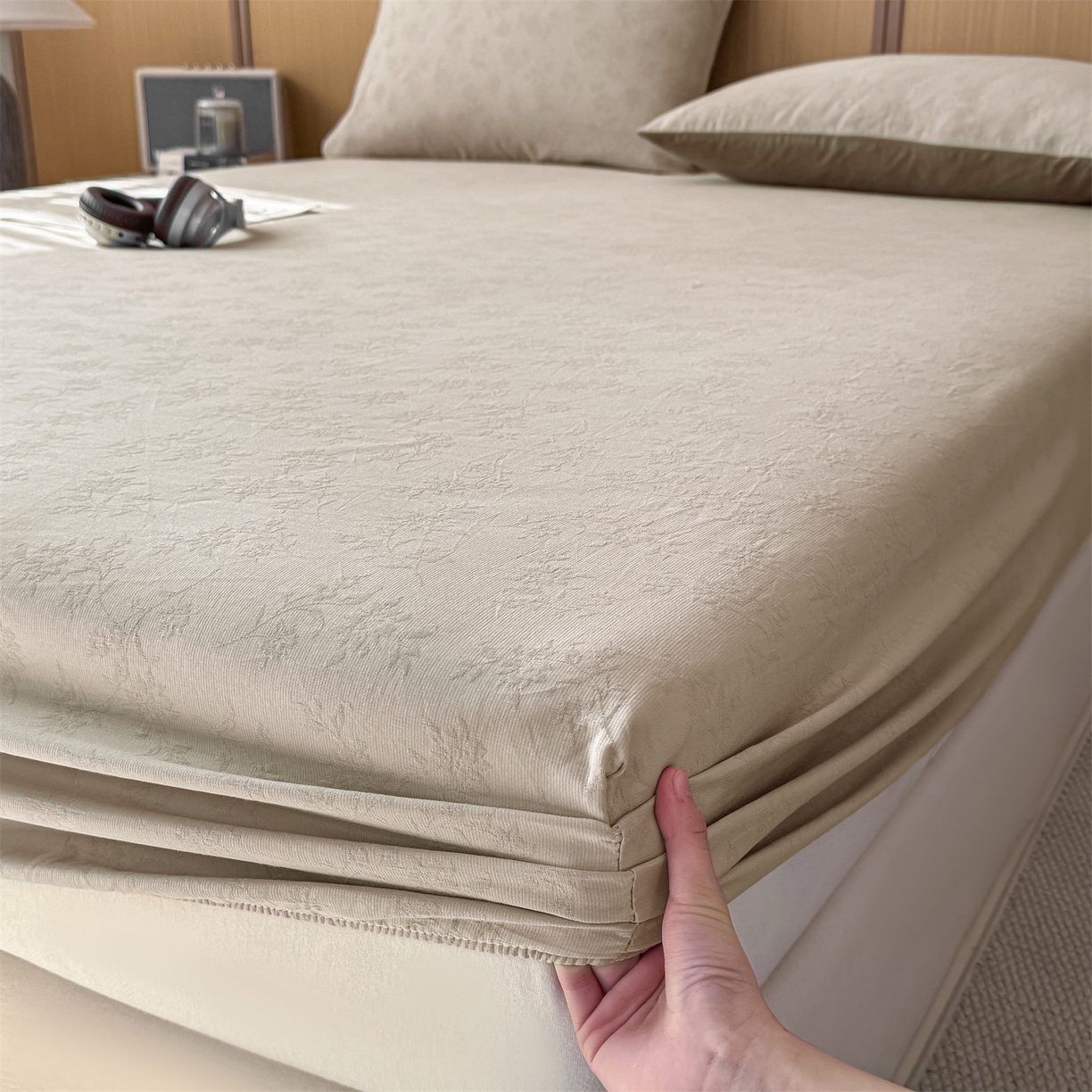 91家纺网 家纺一手货源 找家纺 灰鲸 2026新款全棉纯棉三层纱色织提花床笠单品床笠床笠单件 花影-可可奶咖