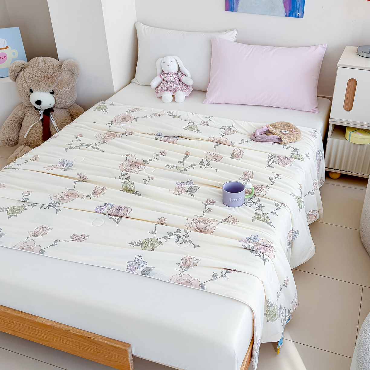 91家纺网 家纺一手货源 找家纺 芯恋家居 2026年新款小冰川凉感夏被冰皮凉感印花夏被凉感丝夏被（四周踩棉工艺） 云间花影