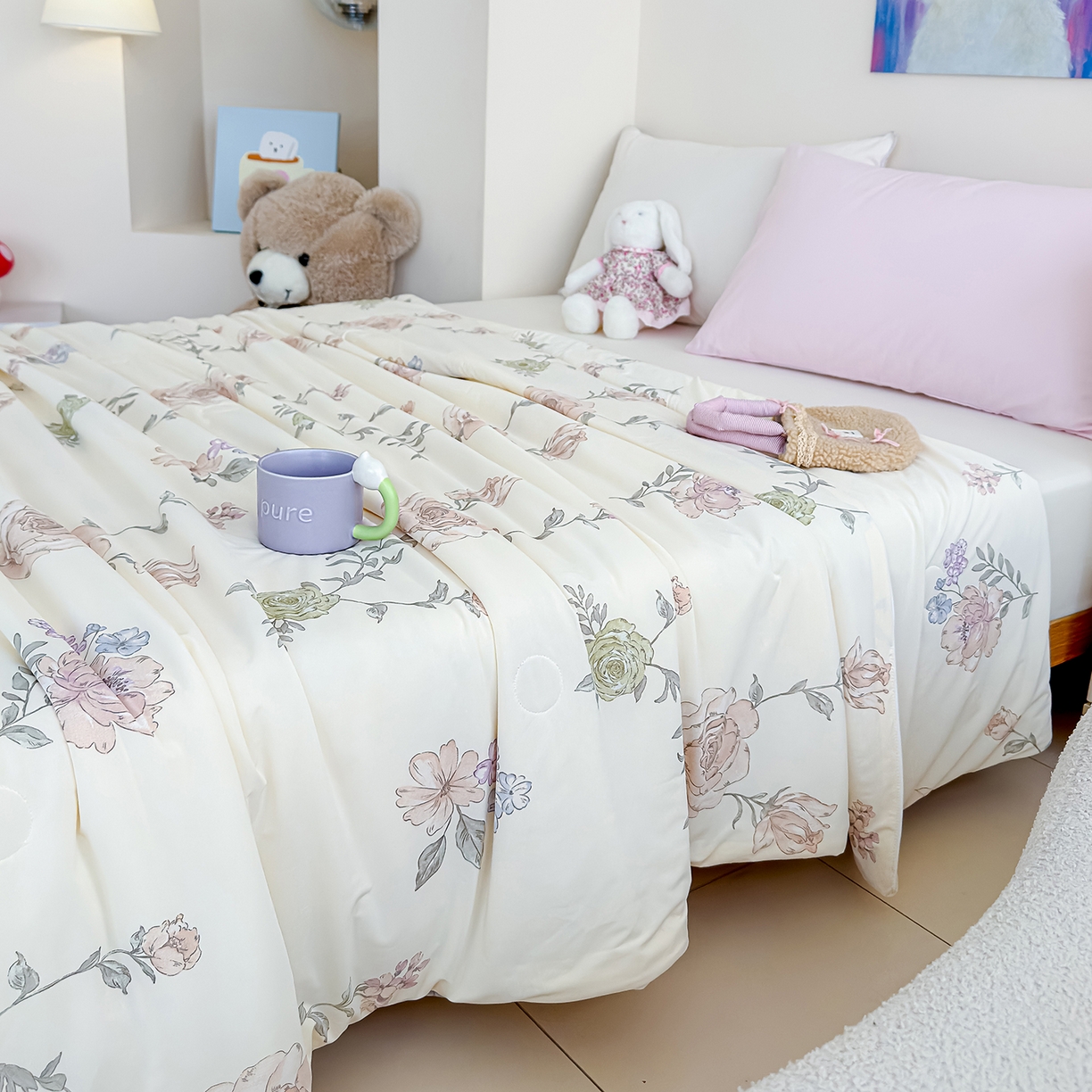 91家纺网 家纺一手货源 找家纺 芯恋家居 2026年新款小冰川凉感夏被冰皮凉感印花夏被凉感丝夏被（四周踩棉工艺） 云间花影