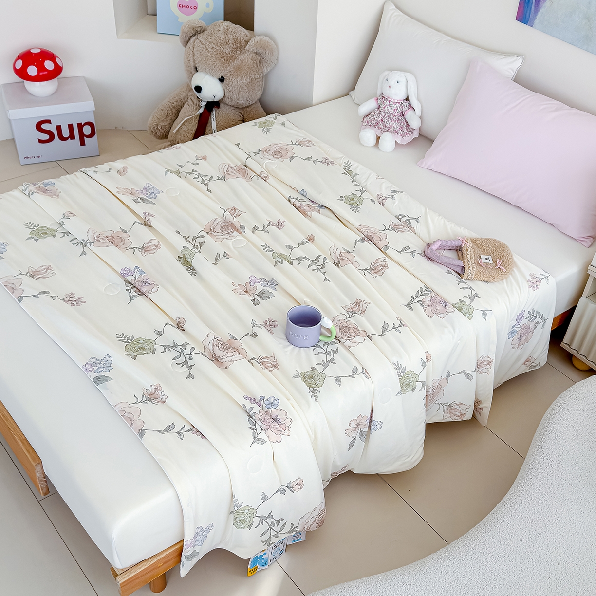 91家纺网 家纺一手货源 找家纺 芯恋家居 2026年新款小冰川凉感夏被冰皮凉感印花夏被凉感丝夏被（四周踩棉工艺） 云间花影