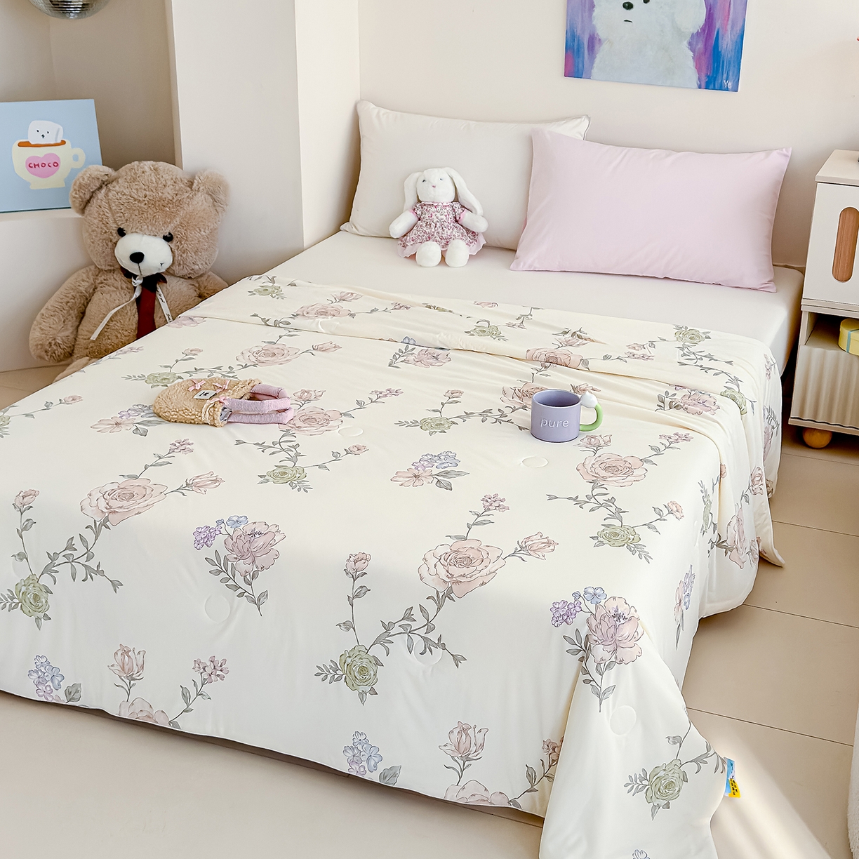 91家纺网 家纺一手货源 找家纺 芯恋家居 2026年新款小冰川凉感夏被冰皮凉感印花夏被凉感丝夏被（四周踩棉工艺） 云间花影