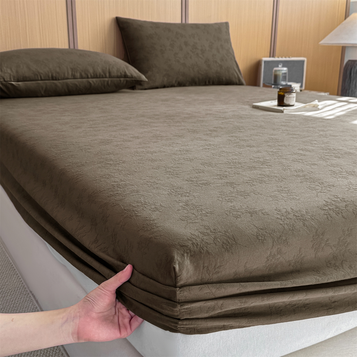 91家纺网 家纺一手货源 找家纺 灰鲸 2026新款全棉纯棉三层纱色织提花床笠单品床笠床笠单件 花影-摩卡