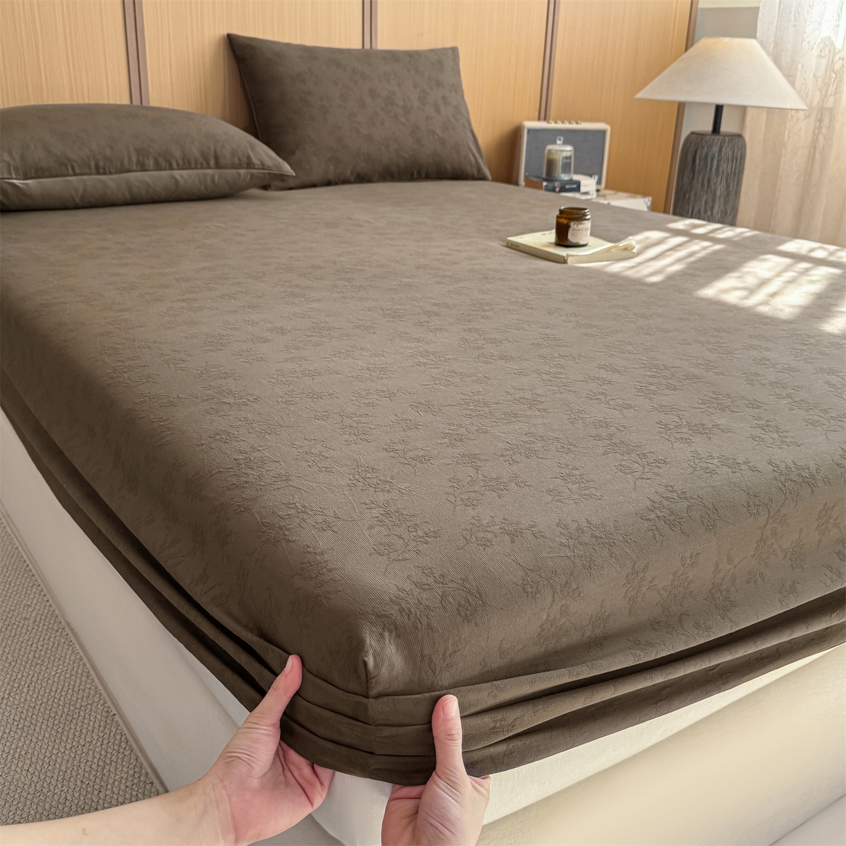 91家纺网 家纺一手货源 找家纺 灰鲸 2026新款全棉纯棉三层纱色织提花床笠单品床笠床笠单件 花影-摩卡