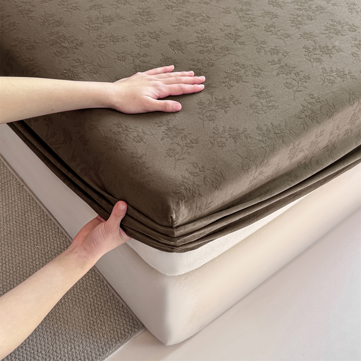 91家纺网 家纺一手货源 找家纺 灰鲸 2026新款全棉纯棉三层纱色织提花床笠单品床笠床笠单件 花影-摩卡