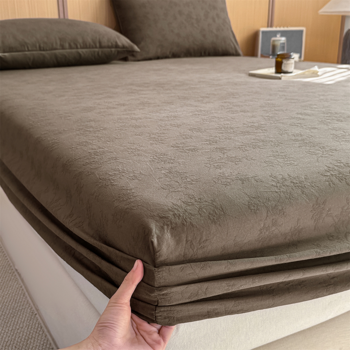 91家纺网 家纺一手货源 找家纺 灰鲸 2026新款全棉纯棉三层纱色织提花床笠单品床笠床笠单件 花影-摩卡