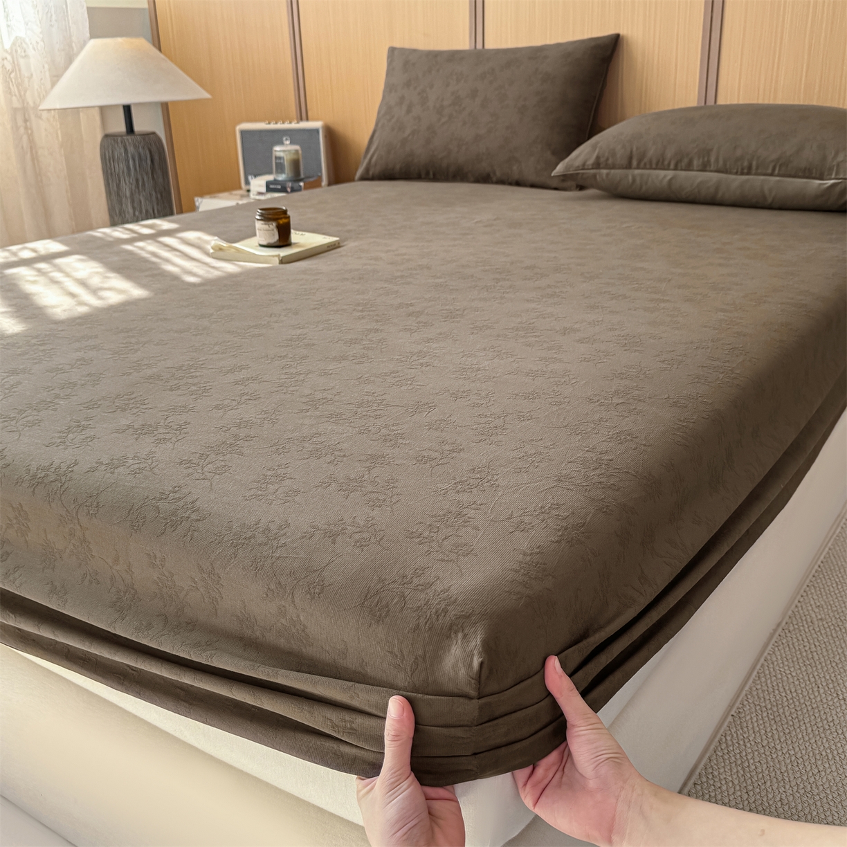 91家纺网 家纺一手货源 找家纺 灰鲸 2026新款全棉纯棉三层纱色织提花床笠单品床笠床笠单件 花影-摩卡