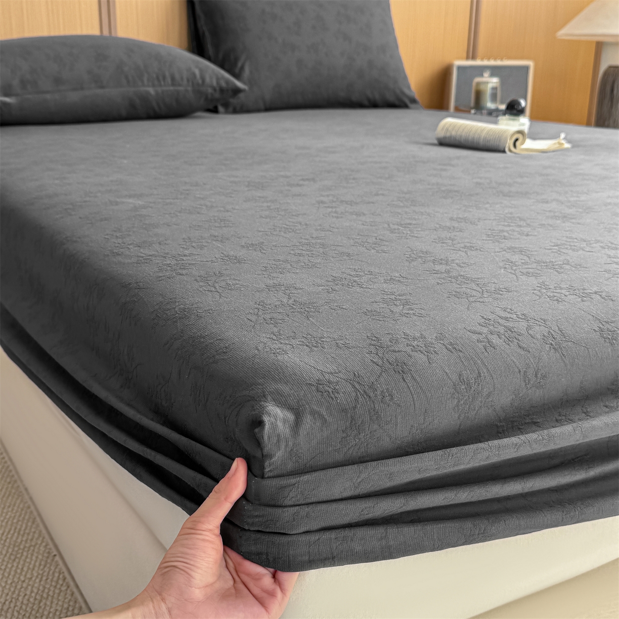 91家纺网 家纺一手货源 找家纺 灰鲸 2026新款全棉纯棉三层纱色织提花床笠单品床笠床笠单件 花影-素墨