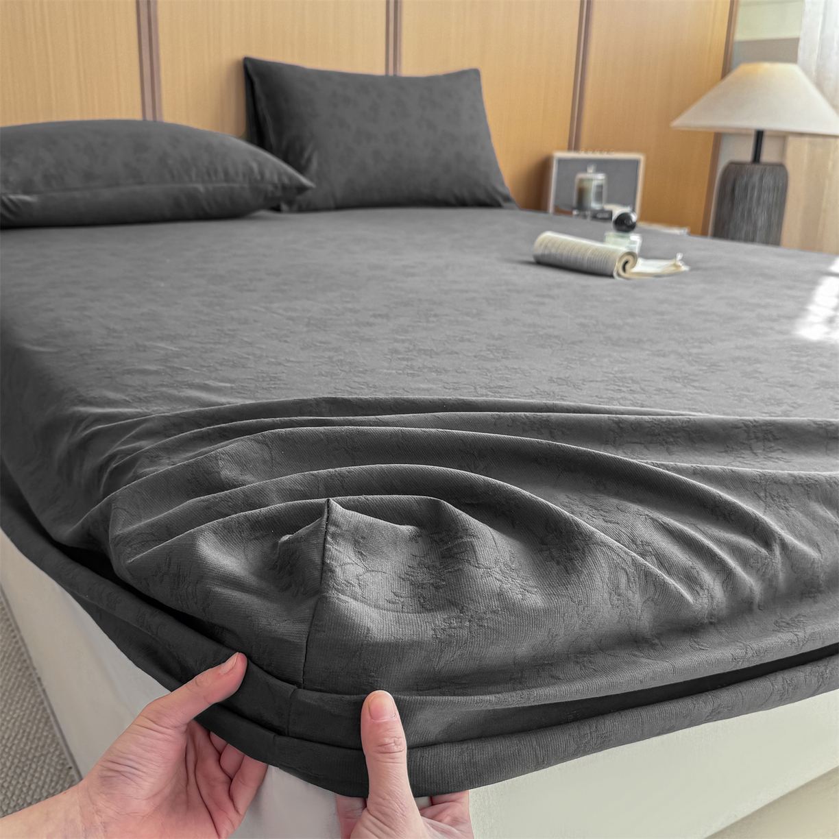 91家纺网 家纺一手货源 找家纺 灰鲸 2026新款全棉纯棉三层纱色织提花床笠单品床笠床笠单件 花影-素墨