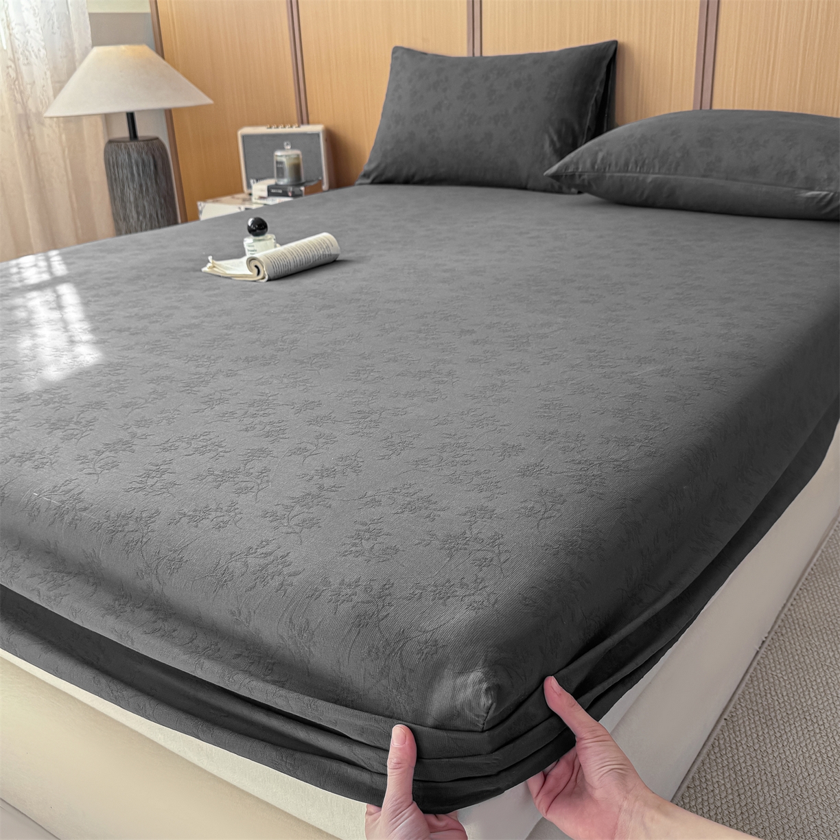 91家纺网 家纺一手货源 找家纺 灰鲸 2026新款全棉纯棉三层纱色织提花床笠单品床笠床笠单件 花影-素墨